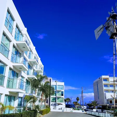 Coralli Stylish 1 Bedroom דירה *