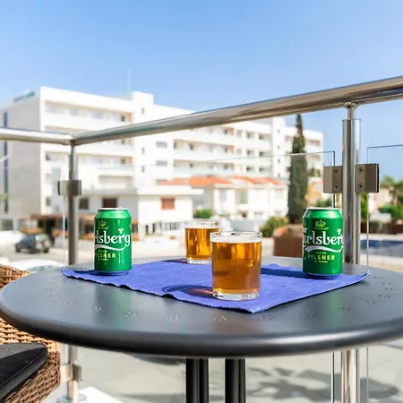 Coralli Stylish 1 Bedroom דירה *